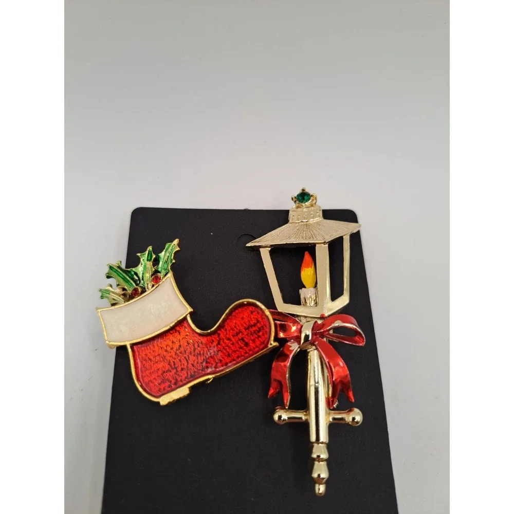 BJ CHRISTMAS BROOCHES Lot of 2 HOLIDAY CHRISTMAS JEWELRY STOCKING, LAMPOST